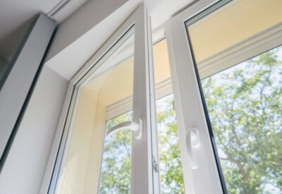 7 ženklai, kad jūsų namams jau reikia naujų plastikinių langų